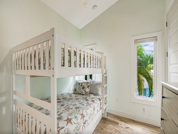 Charming Vacation Rental on Holmes Beach Call Today