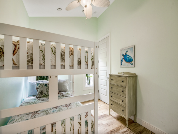 Charming Vacation Rental on Holmes Beach Call Today
