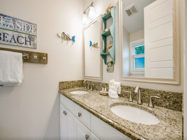 Charming Vacation Rental on Holmes Beach Call Today