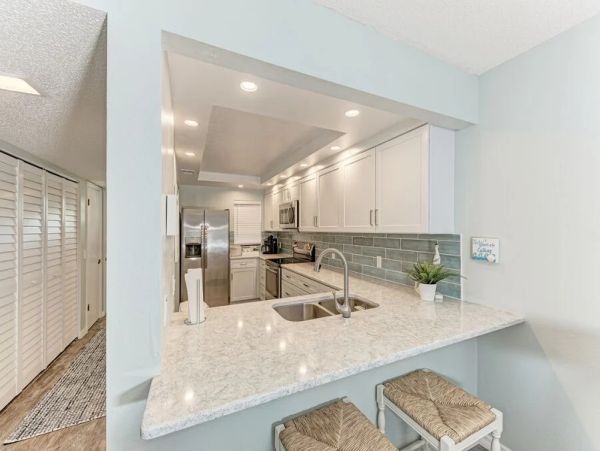 Holmes Beach Vacation Condo Two Bedrooms & Ocean Views