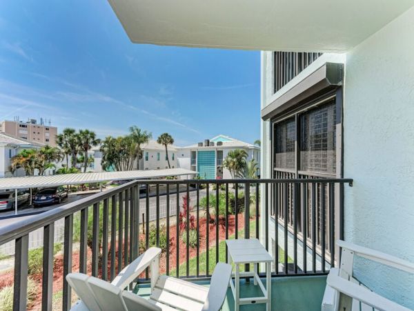 Holmes Beach Vacation Condo Two Bedrooms & Ocean Views