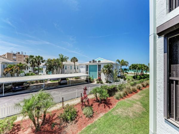 Holmes Beach Vacation Condo Two Bedrooms & Ocean Views