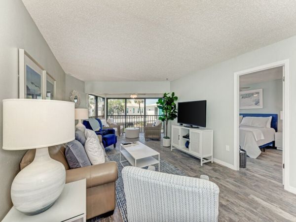 Holmes Beach Vacation Condo Two Bedrooms & Ocean Views
