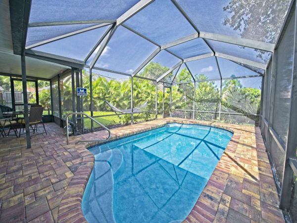 Bradenton 3 Bedroom Vacation Home With Private Pool Sleeps 6