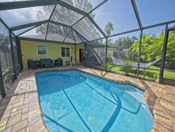 Bradenton 3 Bedroom Vacation Home With Private Pool Sleeps 6
