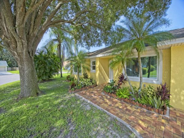 Bradenton 3 Bedroom Vacation Home With Private Pool Sleeps 6