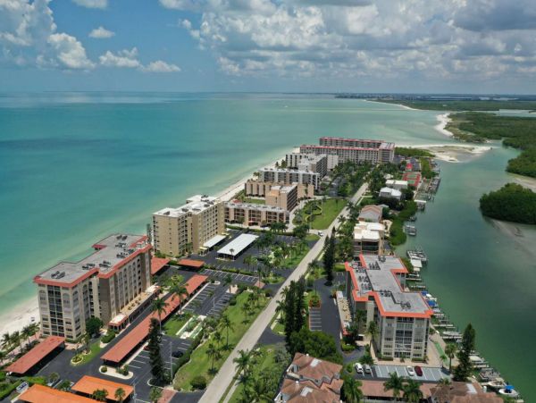 Bonita Springs Two Bedroom Beach Condo Sleeps Four Guests