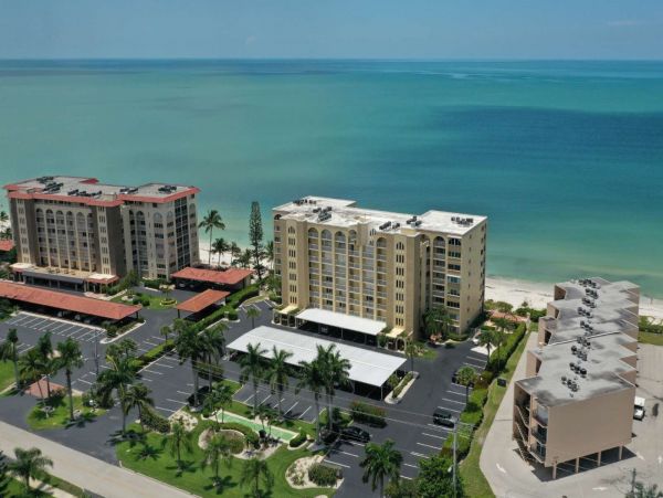 Bonita Springs Two Bedroom Beach Condo Sleeps Four Guests