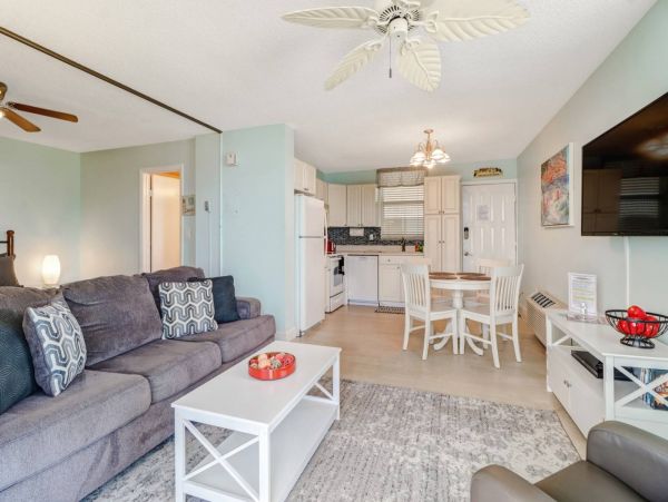 Vacation Studio Condo Sleeps 4 Guests In Bonita Springs