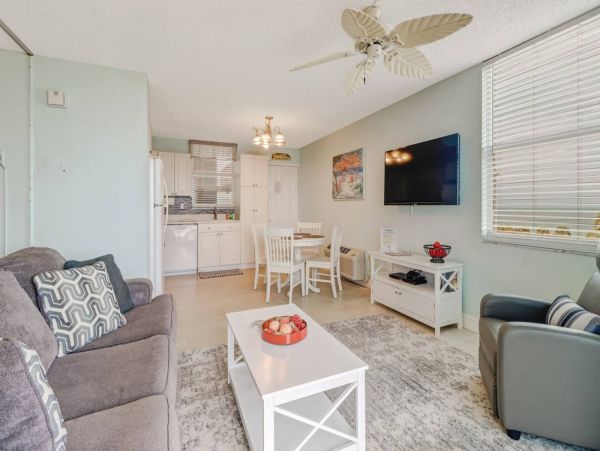 Vacation Studio Condo Sleeps 4 Guests In Bonita Springs