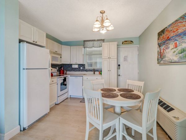 Vacation Studio Condo Sleeps 4 Guests In Bonita Springs