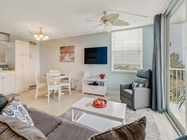 Vacation Studio Condo Sleeps 4 Guests In Bonita Springs