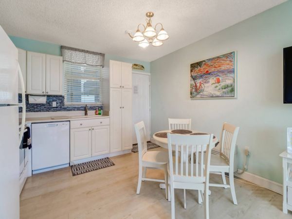 Vacation Studio Condo Sleeps 4 Guests In Bonita Springs