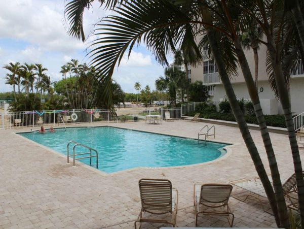 Vacation Studio Condo Sleeps 4 Guests In Bonita Springs