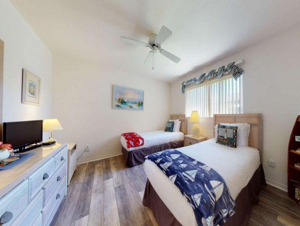 Cape Coral Vacation Pool Home with Three Bedrooms