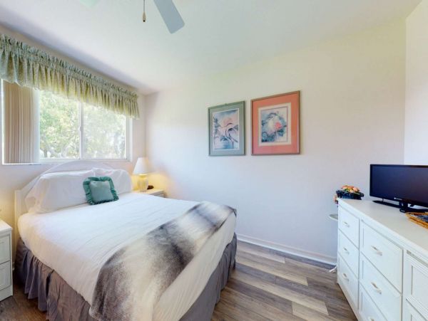 Cape Coral Vacation Pool Home with Three Bedrooms