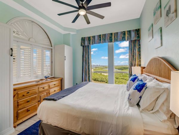 One Bedroom Penthouse with Spectacular Bay Views