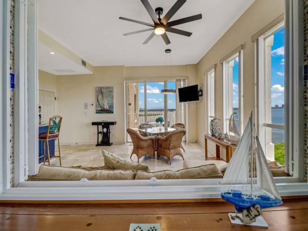One Bedroom Penthouse with Spectacular Bay Views