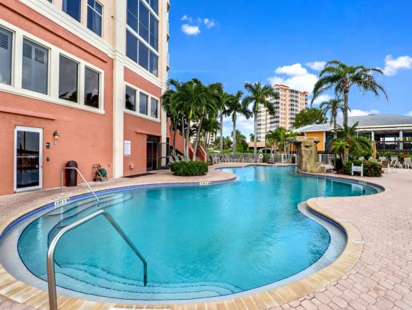 One Bedroom Penthouse with Spectacular Bay Views