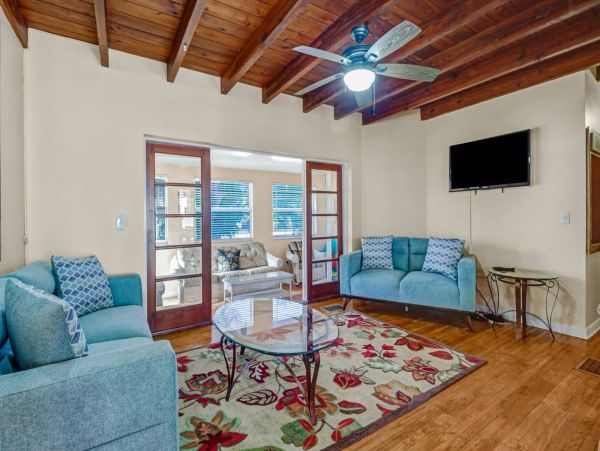 Three Bedroom Fort Myers Vacation Home Sleeps 6 Guests