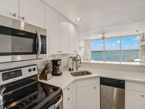 On Beach Fort Myers Vacation Condo One Bedroom