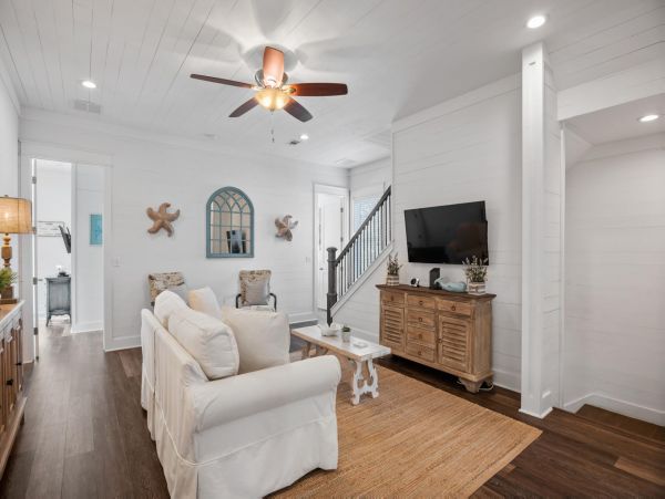 Luxury 7 Bedrooms Walk to Beach Home in Destin