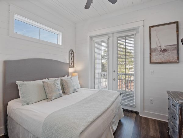 Luxury 7 Bedrooms Walk to Beach Home in Destin