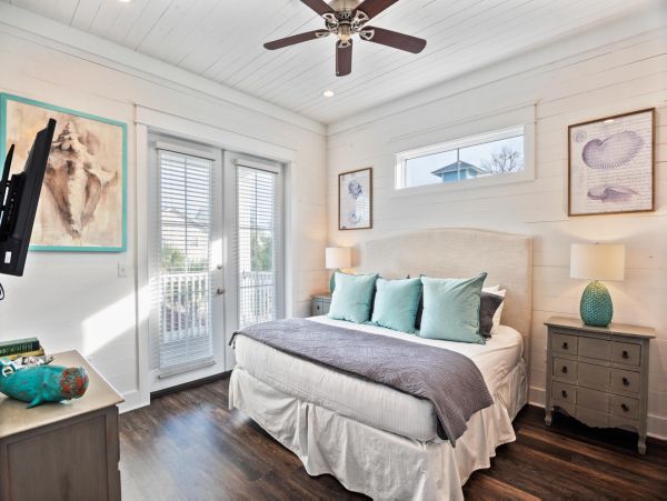 Luxury 7 Bedrooms Walk to Beach Home in Destin