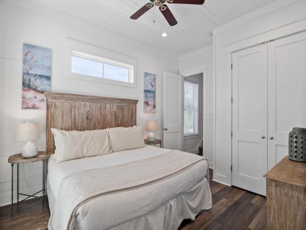 Luxury 7 Bedrooms Walk to Beach Home in Destin