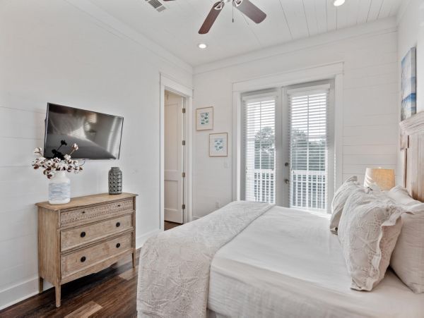 Luxury 7 Bedrooms Walk to Beach Home in Destin