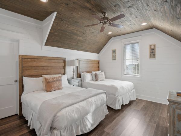 Luxury 7 Bedrooms Walk to Beach Home in Destin