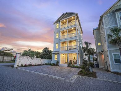 Just Steps from The Gulf of Mexico can Accommodate 14 guests