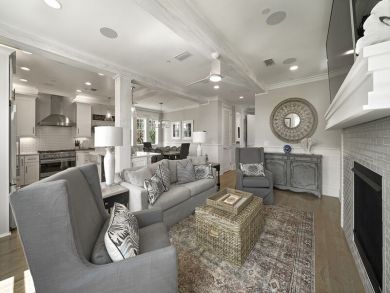 Just Steps from The Gulf of Mexico can Accommodate 14 guests