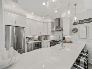 Just Steps from The Gulf of Mexico can Accommodate 14 guests