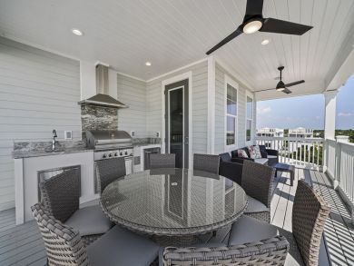 Just Steps from The Gulf of Mexico can Accommodate 14 guests