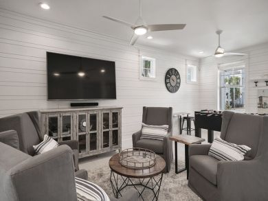 Just Steps from The Gulf of Mexico can Accommodate 14 guests