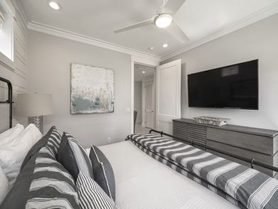 Just Steps from The Gulf of Mexico can Accommodate 14 guests