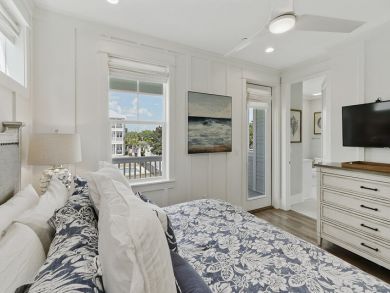 Just Steps from The Gulf of Mexico can Accommodate 14 guests