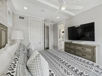 Just Steps from The Gulf of Mexico can Accommodate 14 guests