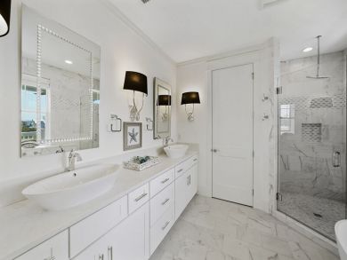 Just Steps from The Gulf of Mexico can Accommodate 14 guests