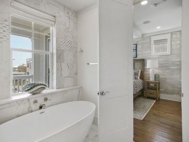 Just Steps from The Gulf of Mexico can Accommodate 14 guests