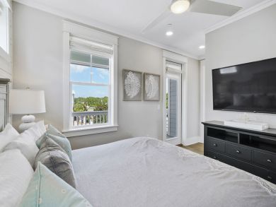Just Steps from The Gulf of Mexico can Accommodate 14 guests