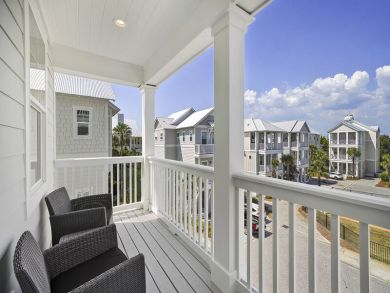 Just Steps from The Gulf of Mexico can Accommodate 14 guests