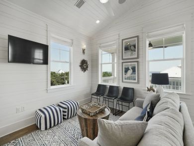 Just Steps from The Gulf of Mexico can Accommodate 14 guests