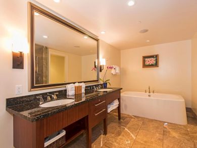 Maui Oceanfront 3 Bedroom Luxury Condo Sleeps 8 Guests Maui Oceanfront 3 Bedroom Luxury Condo Sleeps 8 Guests