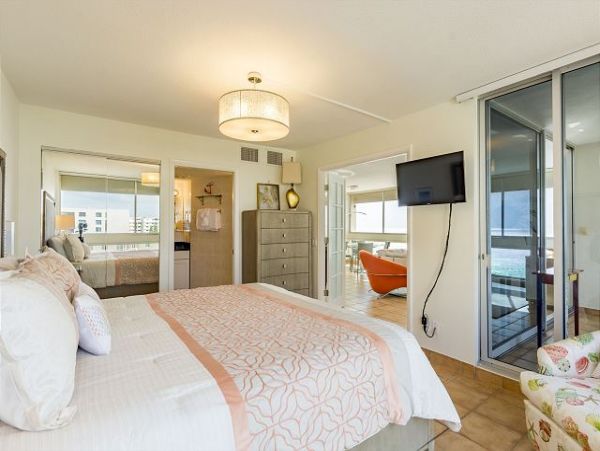 Charming Gulf Front Two Bedroom Vacation Rental on Siesta Key