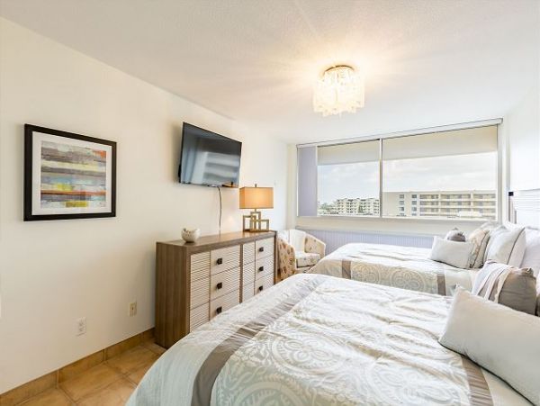 Charming Gulf Front Two Bedroom Vacation Rental on Siesta Key