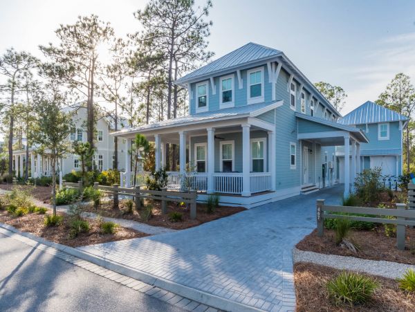 Spacious & Luxurious Family Home with Private Pool & Spa