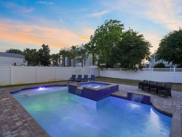 Beautiful Nine Bedroom Crystal Beach Vacation Home Sleeps 24