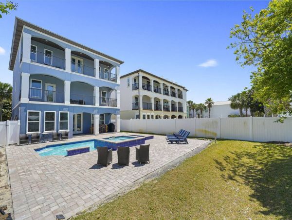 Beautiful Nine Bedroom Crystal Beach Vacation Home Sleeps 24